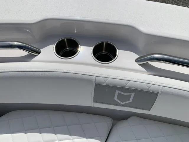 Slide: The Image of Sea Fox 228 Commander 2025 - 36