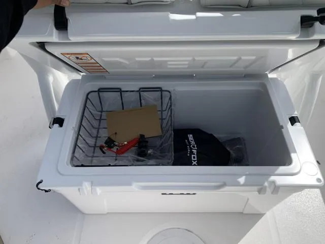 Slide: The Image of Sea Fox 228 Commander 2025 - 42