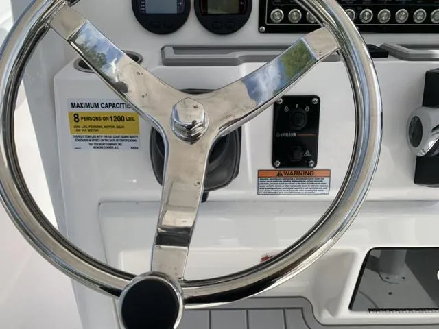 Slide: The Image of Sea Fox 228 Commander 2025 - 43