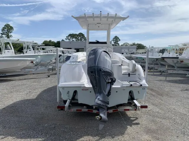 Slide: The Image of Sea Fox 228 Commander 2025 - 5