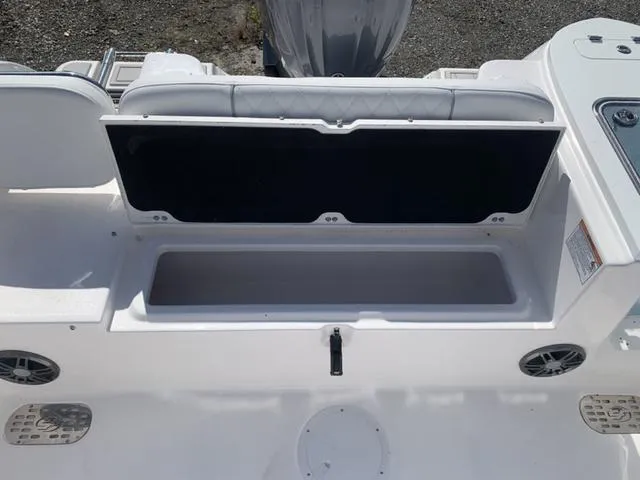 Slide: The Image of Sea Fox 248 Commander 2025 - 10