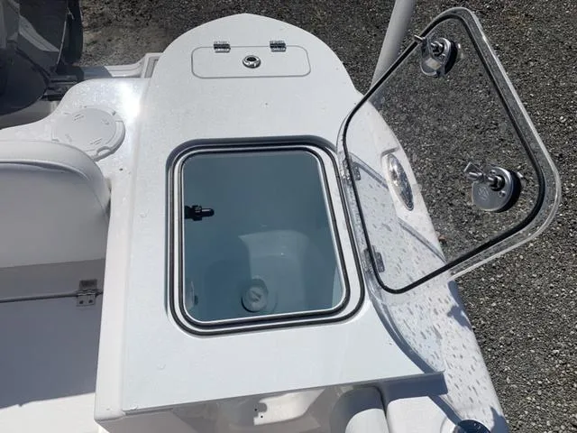 Slide: The Image of Sea Fox 248 Commander 2025 - 11