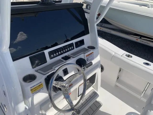 Slide: The Image of Sea Fox 248 Commander 2025 - 12