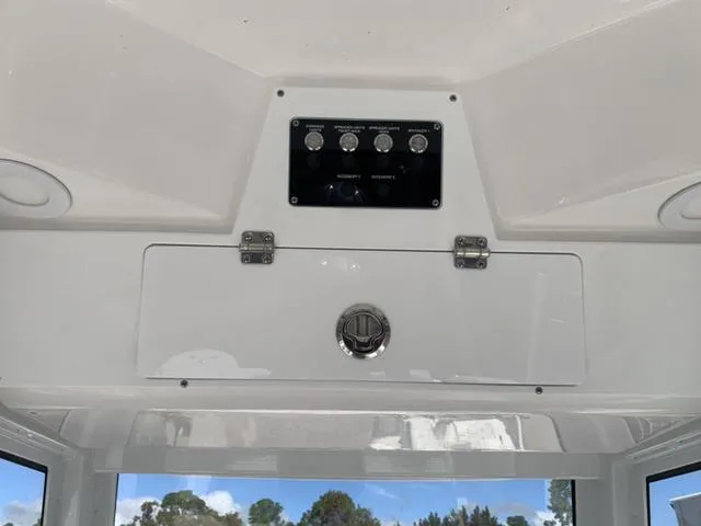 Slide: The Image of Sea Fox 248 Commander 2025 - 13