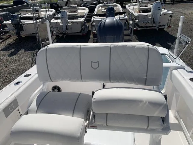 Slide: The Image of Sea Fox 248 Commander 2025 - 15