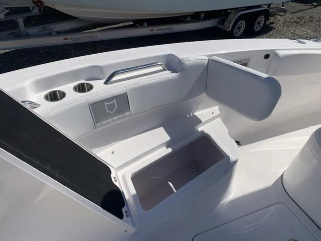 Slide: The Image of Sea Fox 248 Commander 2025 - 18