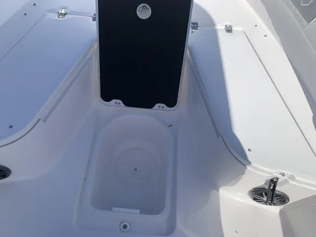 Slide: The Image of Sea Fox 248 Commander 2025 - 19