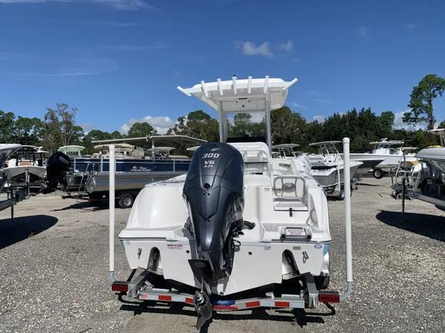 Slide: The Image of Sea Fox 248 Commander 2025 - 5