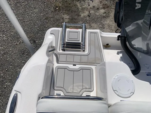 Slide: The Image of Sea Fox 248 Commander 2025 - 9