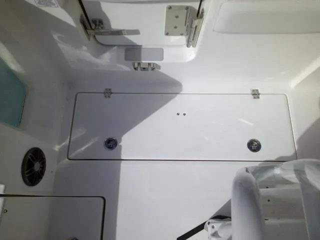 Slide: The Image of Sea Fox 268 Commander 2025 - 11