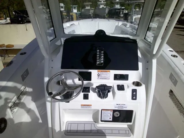 Slide: The Image of Sea Fox 268 Commander 2025 - 13