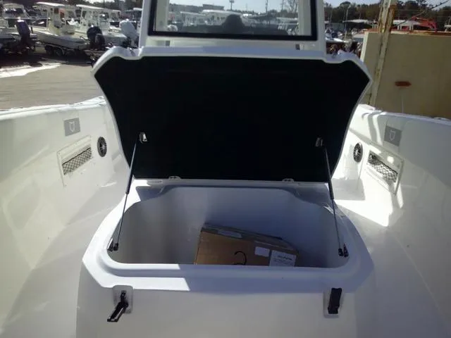 Slide: The Image of Sea Fox 268 Commander 2025 - 17