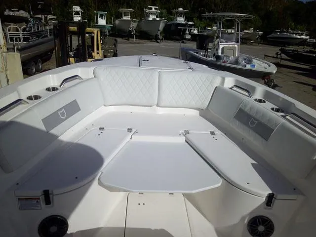 Slide: The Image of Sea Fox 268 Commander 2025 - 18