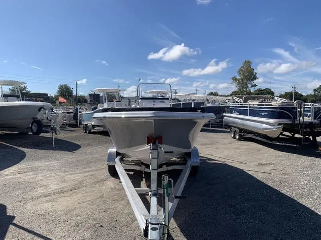 Slide: The Image of Sea Pro 202 Center Console 2025 - 1