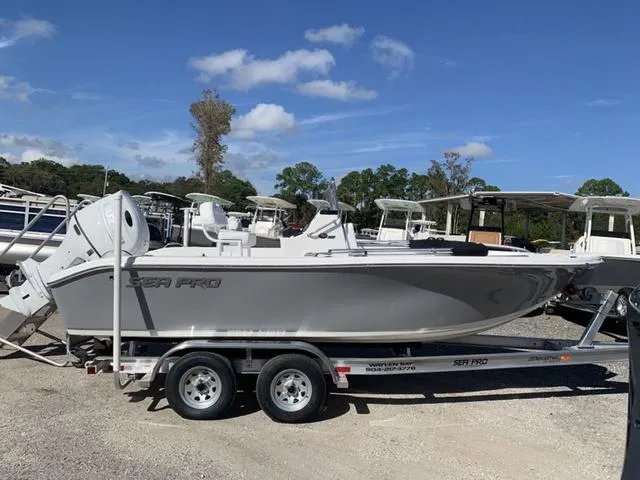 Slide: The Image of Sea Pro 202 Center Console 2025 - 3