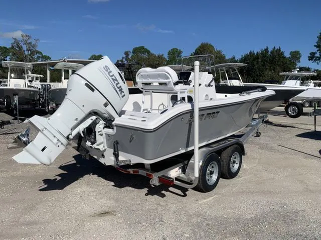 Slide: The Image of Sea Pro 202 Center Console 2025 - 4