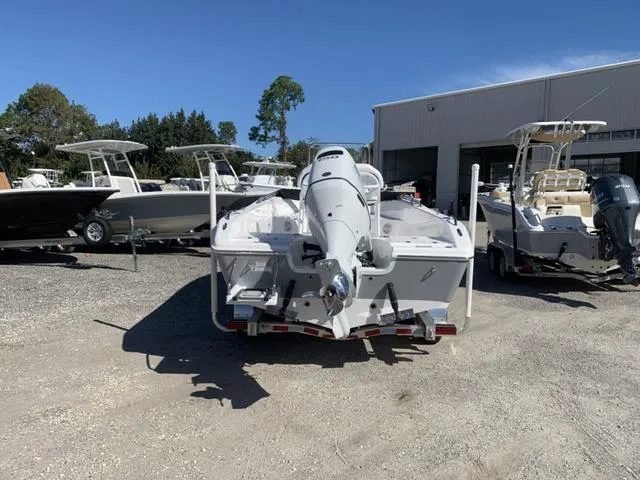 Slide: The Image of Sea Pro 202 Center Console 2025 - 5