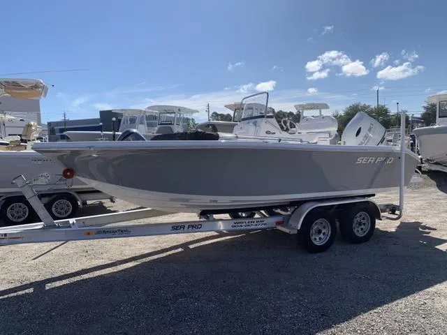 Slide: The Image of Sea Pro 202 Center Console 2025 - 8