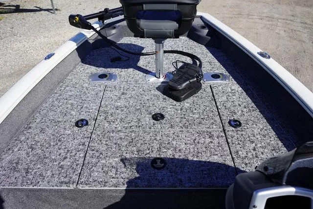 Slide: The Image of Tracker Pro Team 175 TF 2025 - 10