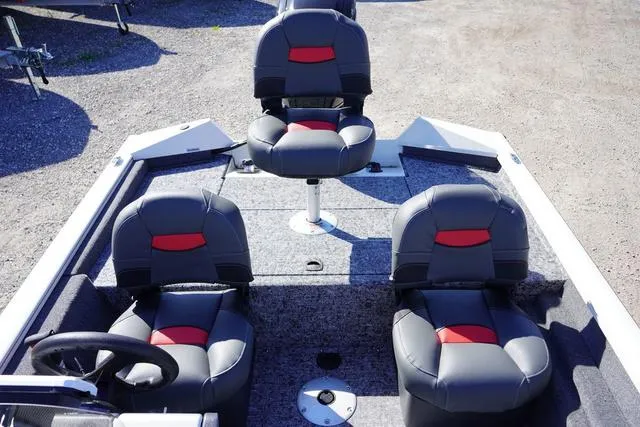 Slide: The Image of Tracker Pro Team 175 TF 2025 - 11