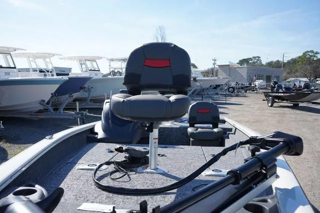 Slide: The Image of Tracker Pro Team 175 TF 2025 - 5