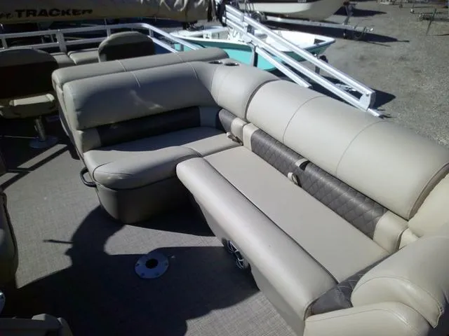 Slide: The Image of Sun Tracker Fishin Barge 22 2024 - 18