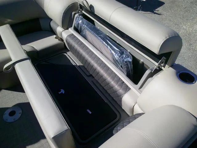 Slide: The Image of Sun Tracker Fishin Barge 22 2024 - 19