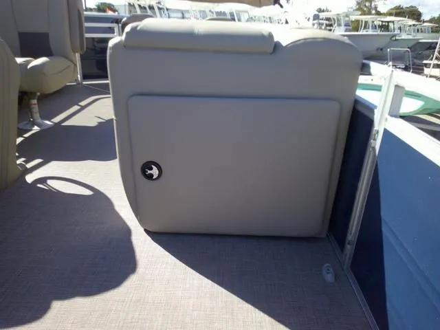 Slide: The Image of Sun Tracker Fishin Barge 22 2024 - 24