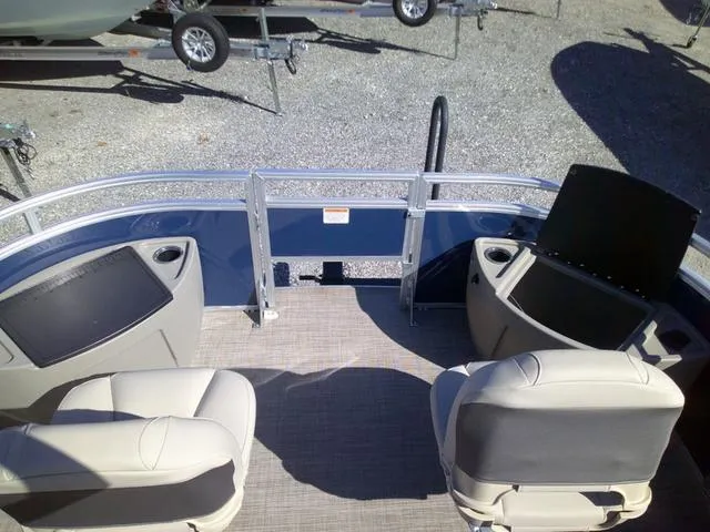 Slide: The Image of Sun Tracker Fishin Barge 22 2024 - 26