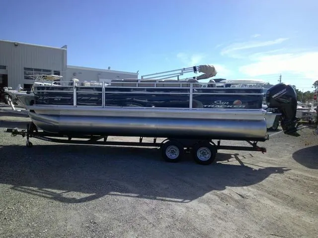 Slide: The Image of Sun Tracker Fishin Barge 22 2024 - 5