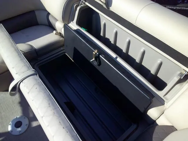 Slide: The Image of Sun Tracker SPORT FISH 20 2025 - 17