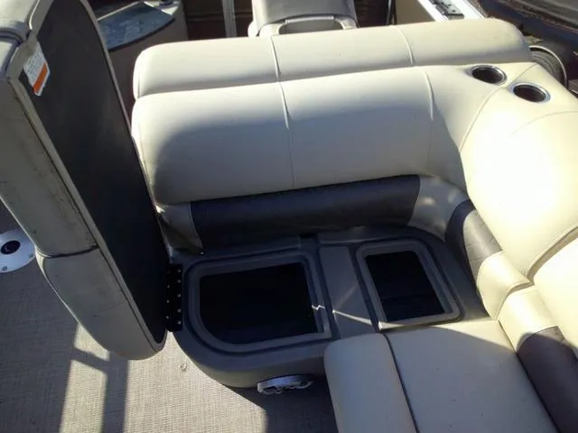 Slide: The Image of Sun Tracker SPORT FISH 20 2025 - 18