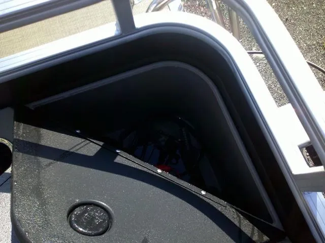 Slide: The Image of Sun Tracker SPORT FISH 20 2025 - 22