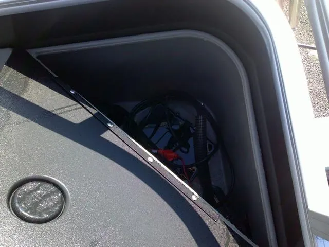 Slide: The Image of Sun Tracker SPORT FISH 20 2025 - 23