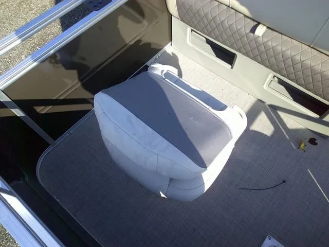 Slide: The Image of Sun Tracker SPORT FISH 20 2025 - 6