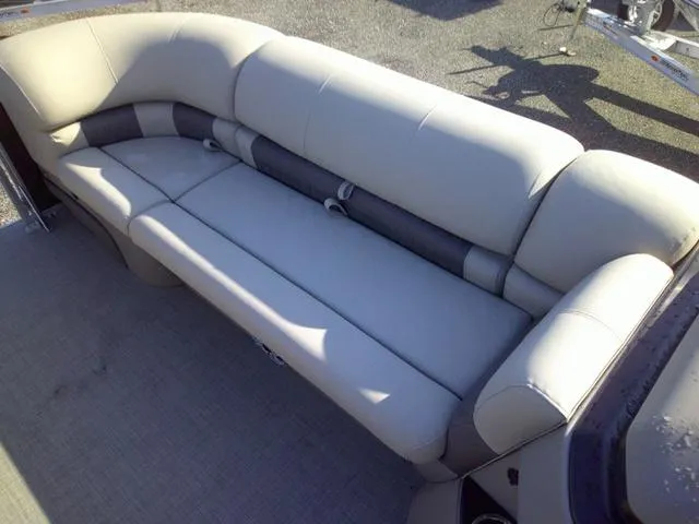 Slide: The Image of Sun Tracker SPORT FISH 20 2025 - 8