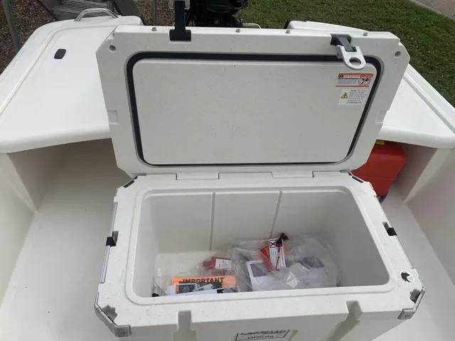 Slide: The Image of Mako Pro Skiff 17 2025 - 13