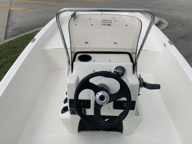 Slide: The Image of Mako Pro Skiff 17 2025 - 14