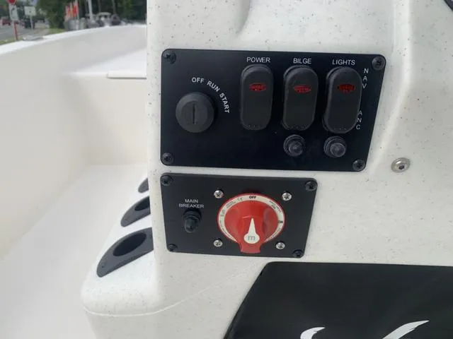 Slide: The Image of Mako Pro Skiff 17 2025 - 16