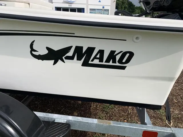 Slide: The Image of Mako Pro Skiff 17 2025 - 9