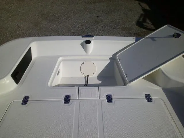 Slide: The Image of Mako Pro Skiff 15 CC 2025 - 12