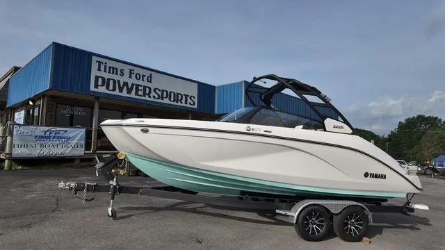 Slide: The Image of Yamaha 222S 2025 - 1