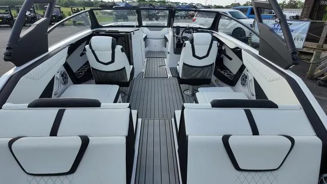 Slide: The Image of Yamaha 222S 2025 - 17