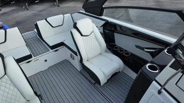 Slide: The Image of Yamaha 222S 2025 - 19