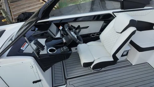 Slide: The Image of Yamaha 222S 2025 - 20