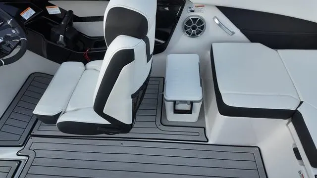 Slide: The Image of Yamaha 222S 2025 - 21