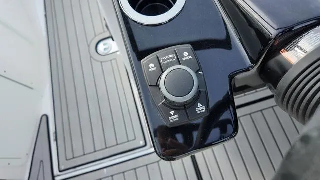 Slide: The Image of Yamaha 222S 2025 - 23