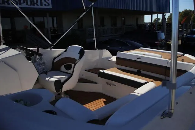 Slide: The Image of Starcraft SVX 211 IO 2025 - 12