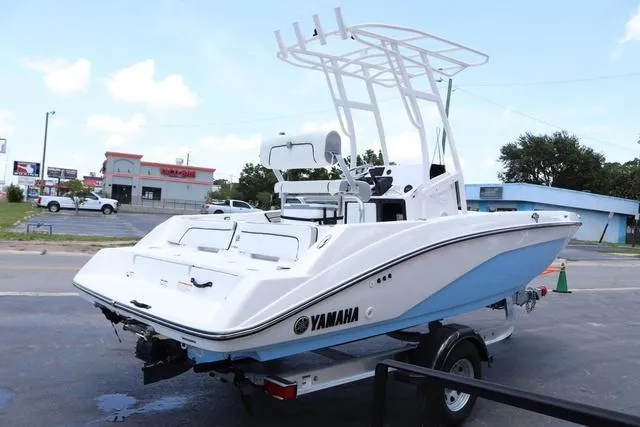 Slide: The Image of Yamaha 195 FSH Sport 2025 - 7