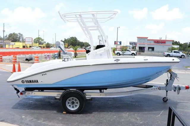 Slide: The Image of Yamaha 195 FSH Sport 2025 - 8